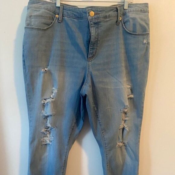 Universal Thread 5 pocket Mid Rise Skinny distressed jeans, size 22 - Picture 1 of 4